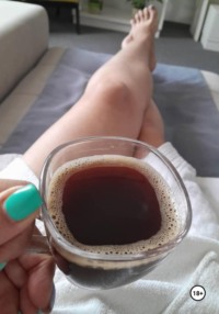 Поцелуй и кофе в постель